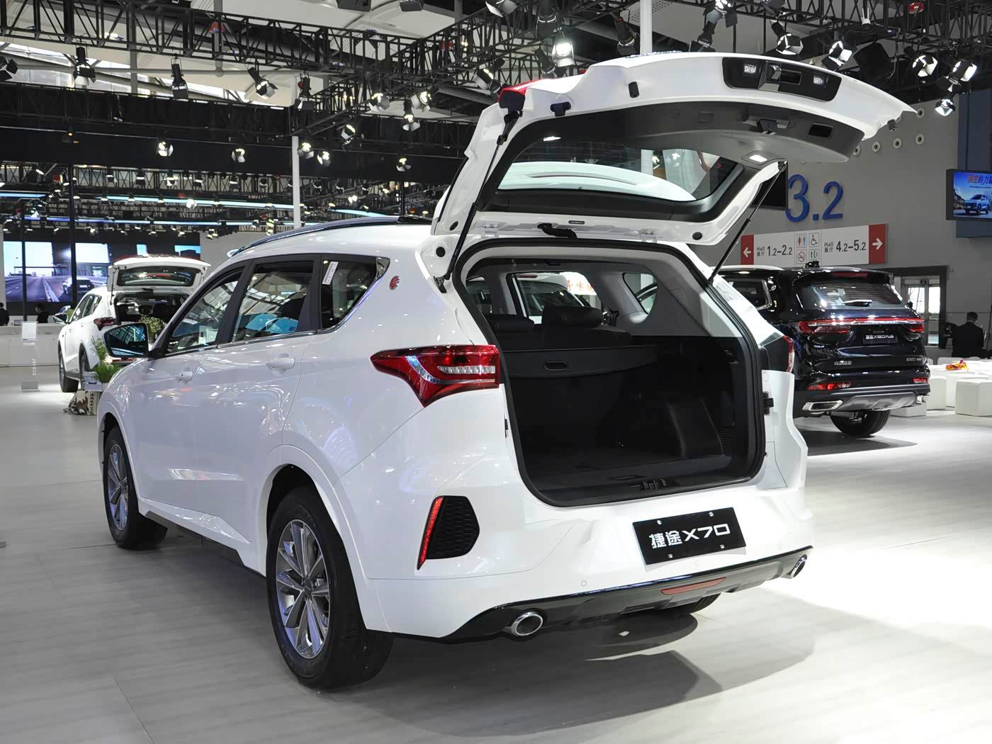 Jetour X70 2026 white LHD SUV front three-quarter view for African export markets.jpg